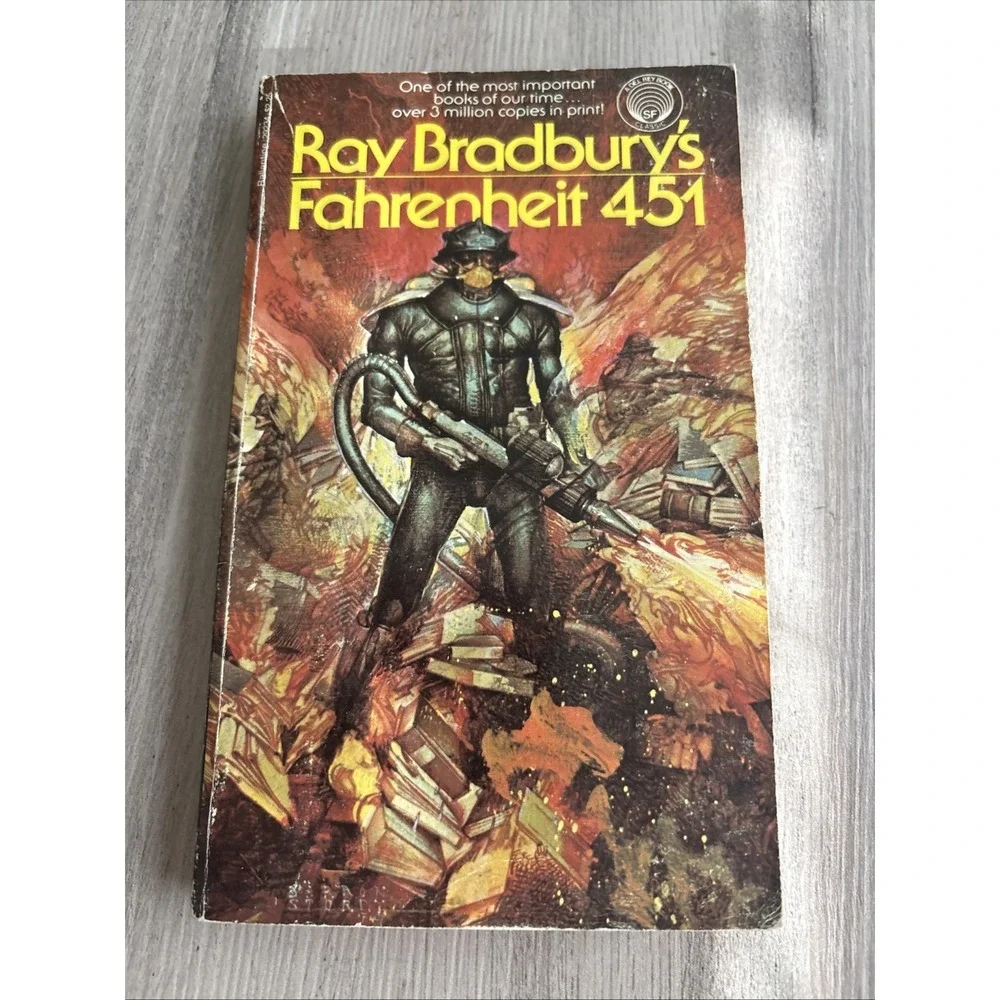 Fahrenheit 451 Ray Bradbury Illustrated by Barron Storey Del Rey Paperback
